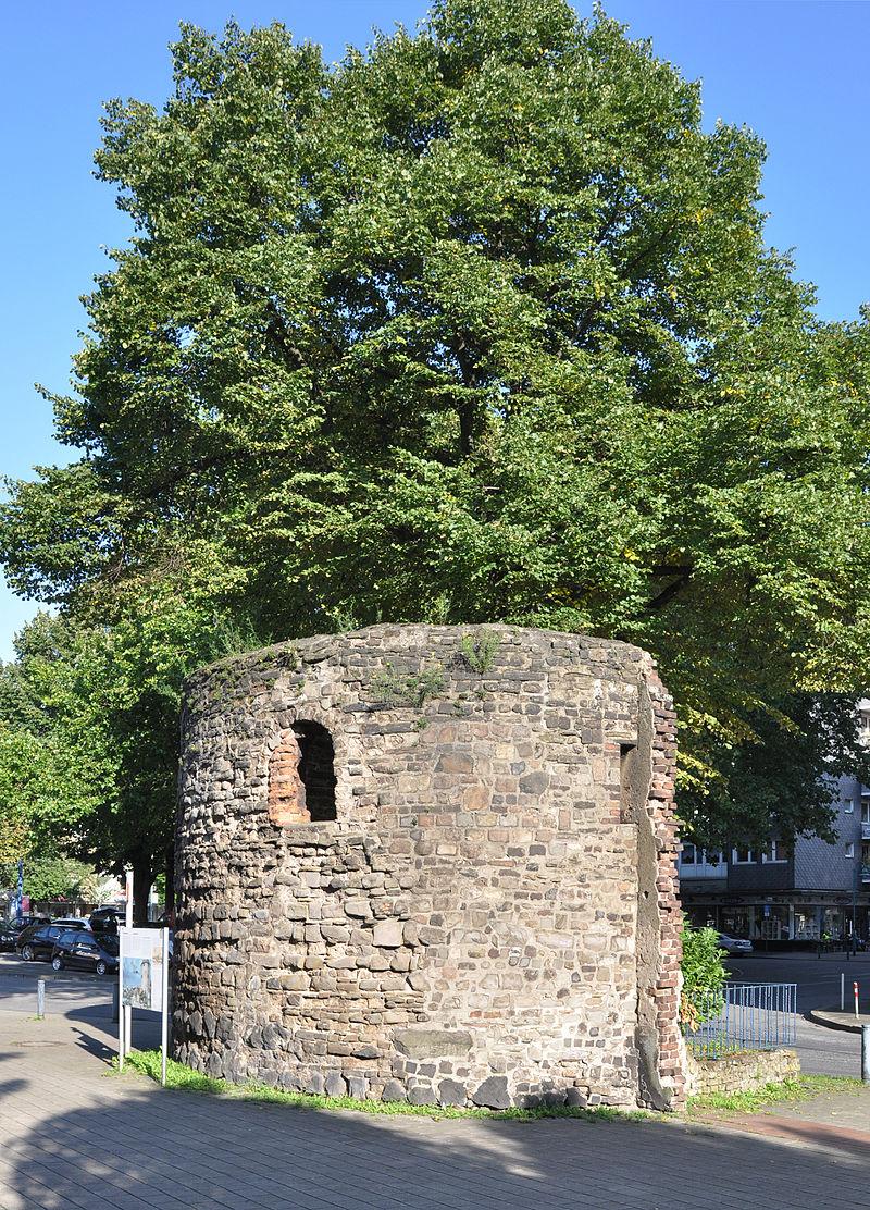 Turm beim Schwanentor am Calaisplatz / Untertraße