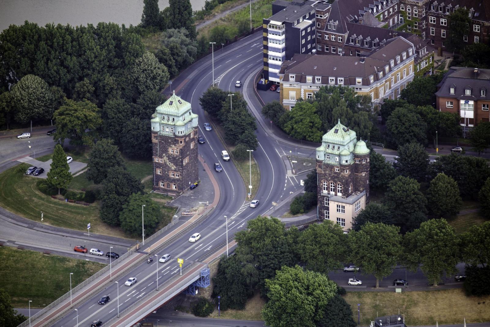 Brückentürme der Friedrich-Ebert-Brücke in Duisburg, Luftbild