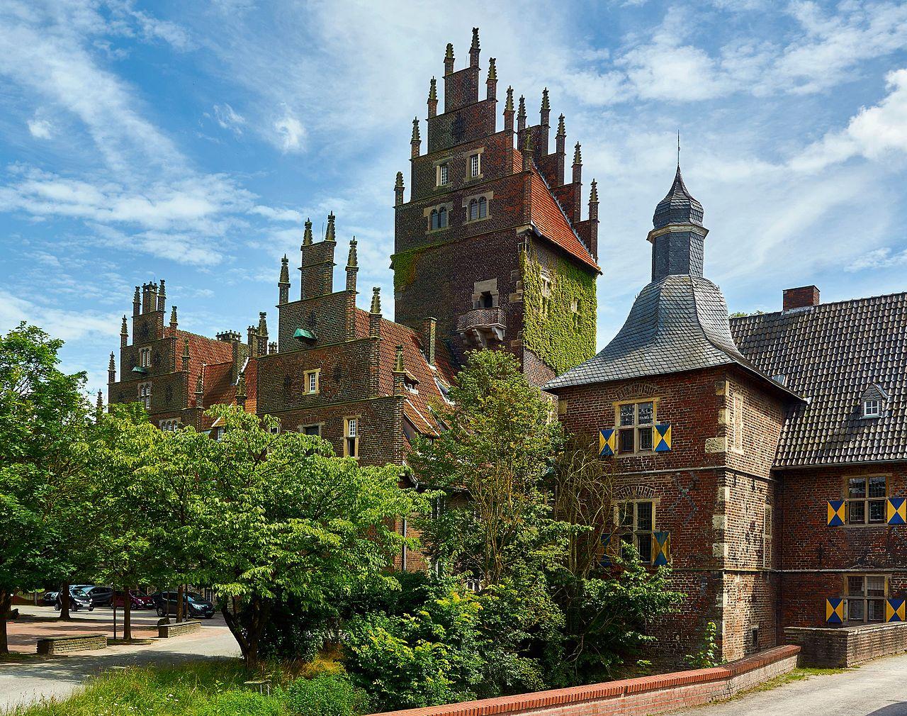 Gesamtansicht Eingangsbereich Schloss Heessen