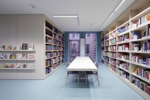 Innenraum der Stadtbibliothek