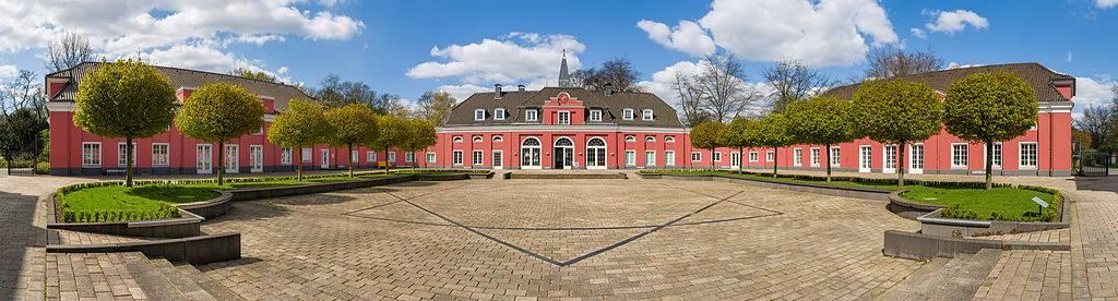 Innenhof Schloss Oberhausen mit Blick auf das Kleine Schloss