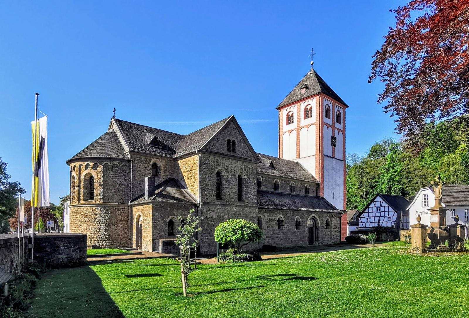 St. Pankratius in Odenthal, Nordansicht