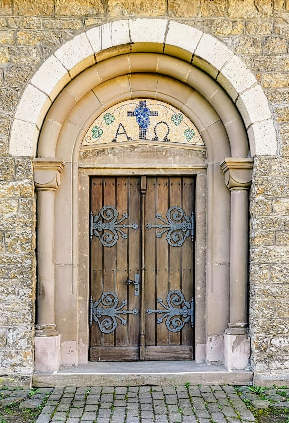 St. Pankratius in Odenthal, Portal