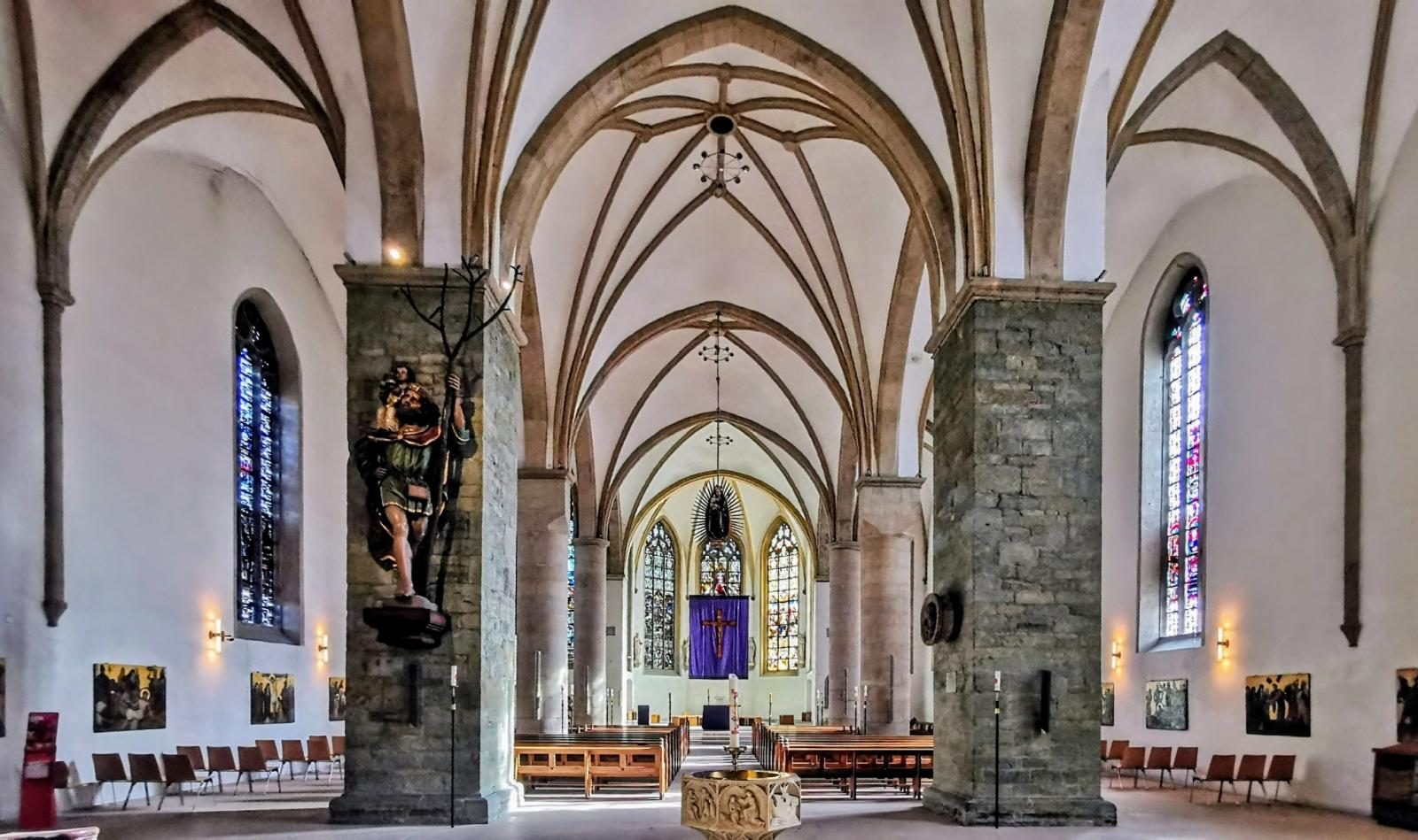 Kircheninnenraum, Blick nach Osten