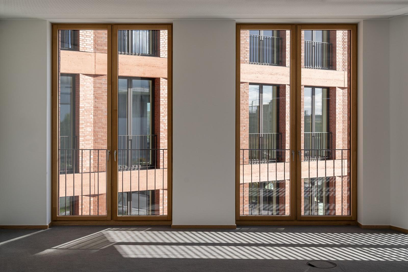 Innenraum, bodentiefe Fenster