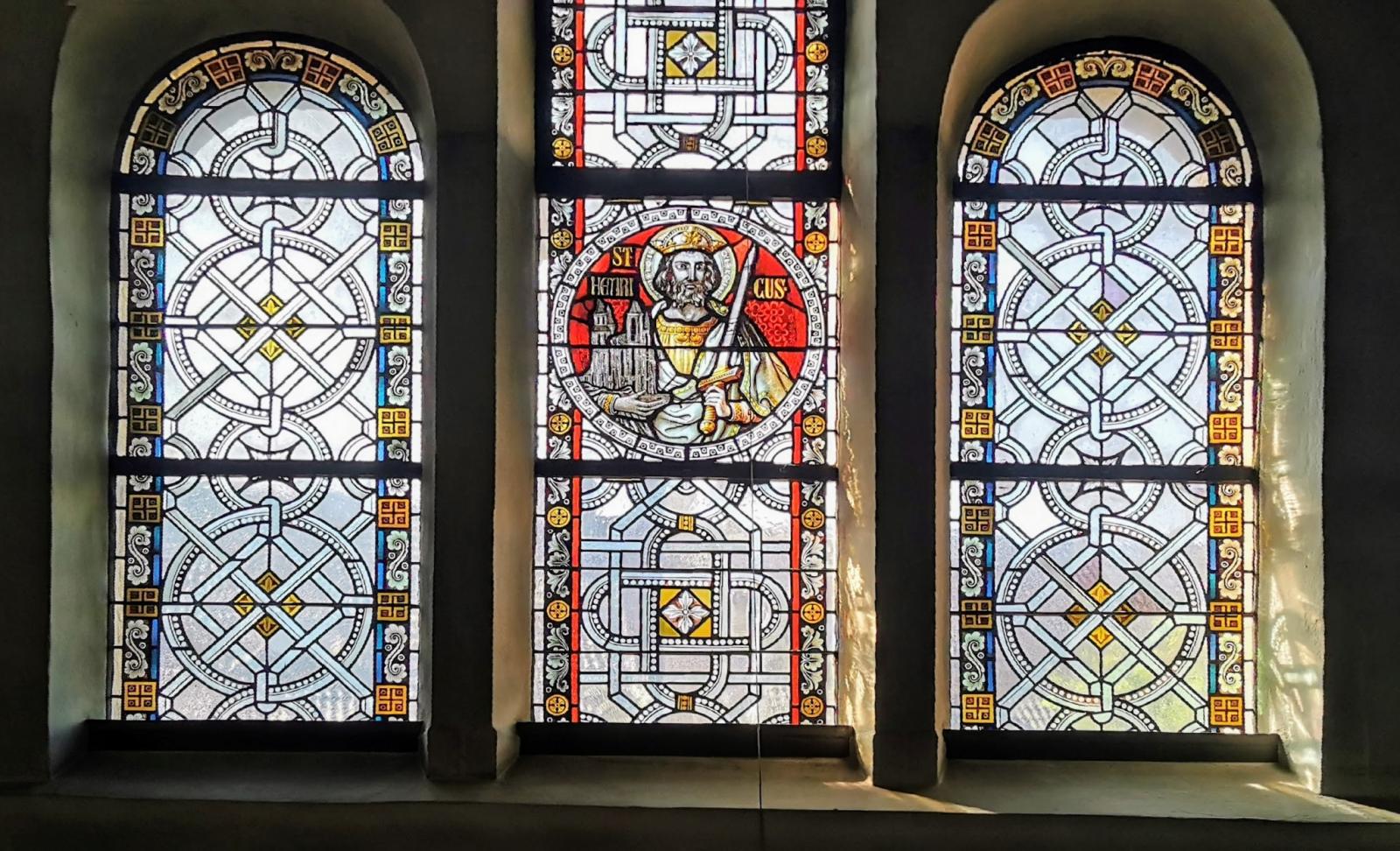 Kirchenfenster in St. Nikolaus