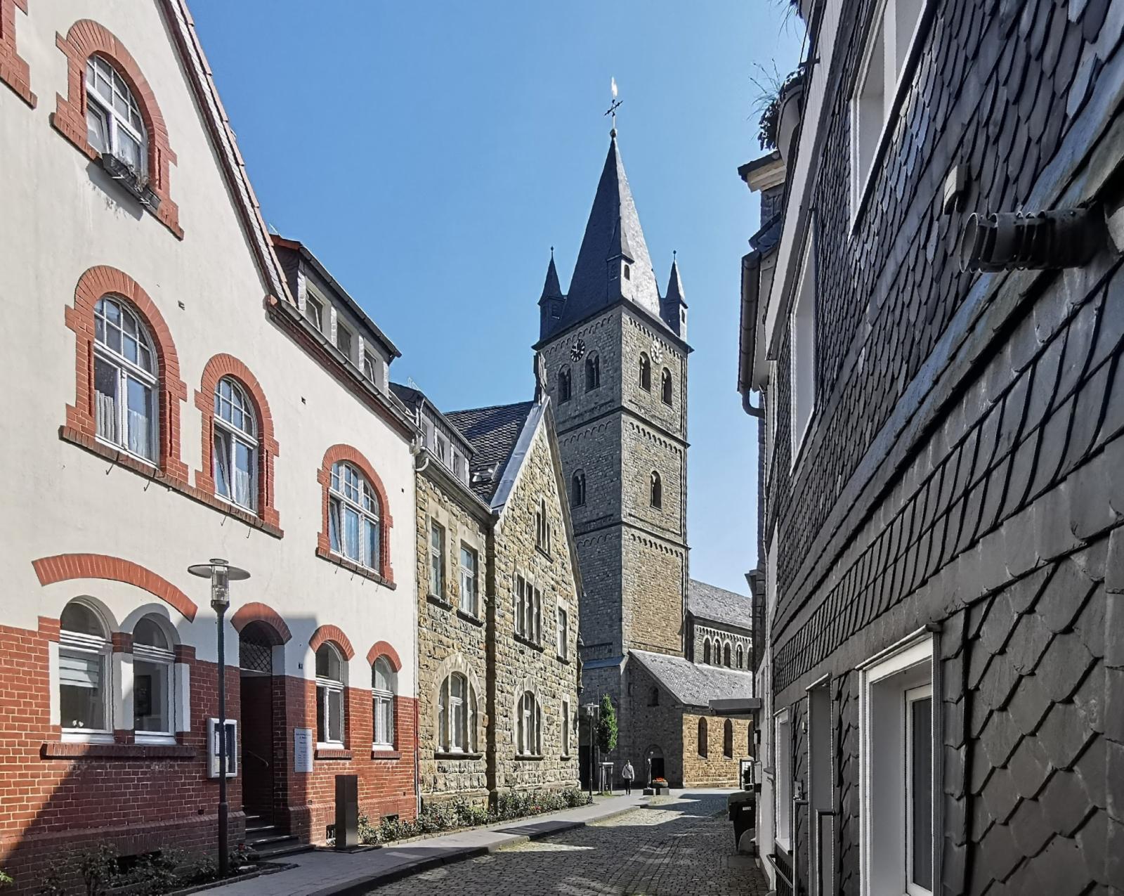 St. Nikolaus in Wipperfürth, Straßenasnicht