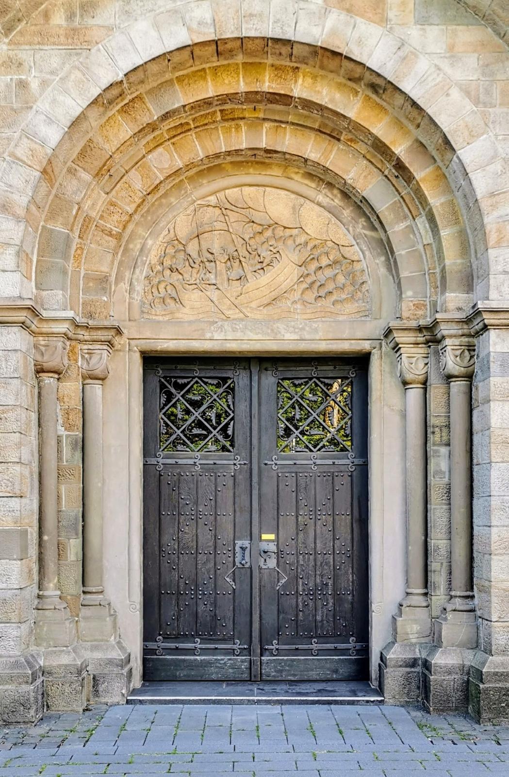 Portal im Turm von St. Nikolaus in Wipperfürth