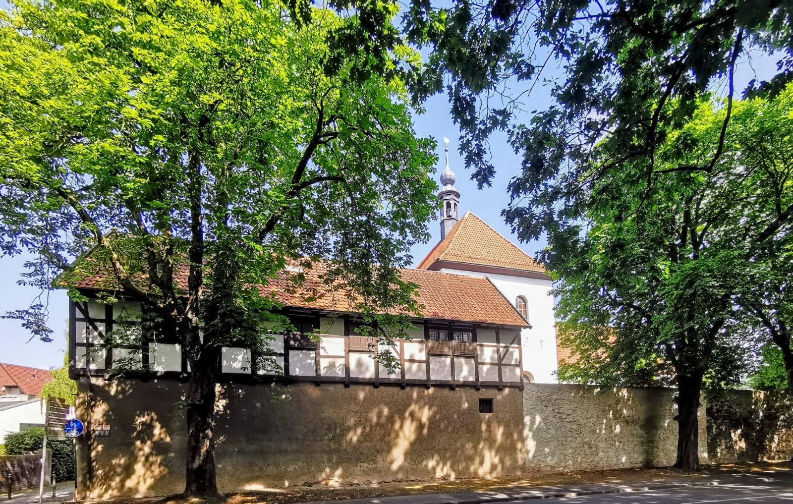 Pesthaus mit Kloster