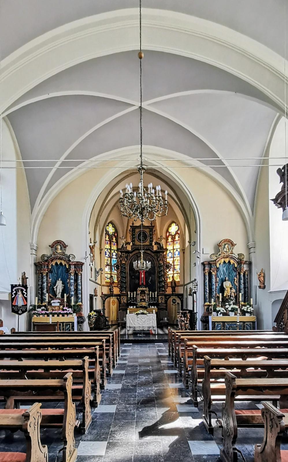 Blick nach Osten zu den Altären