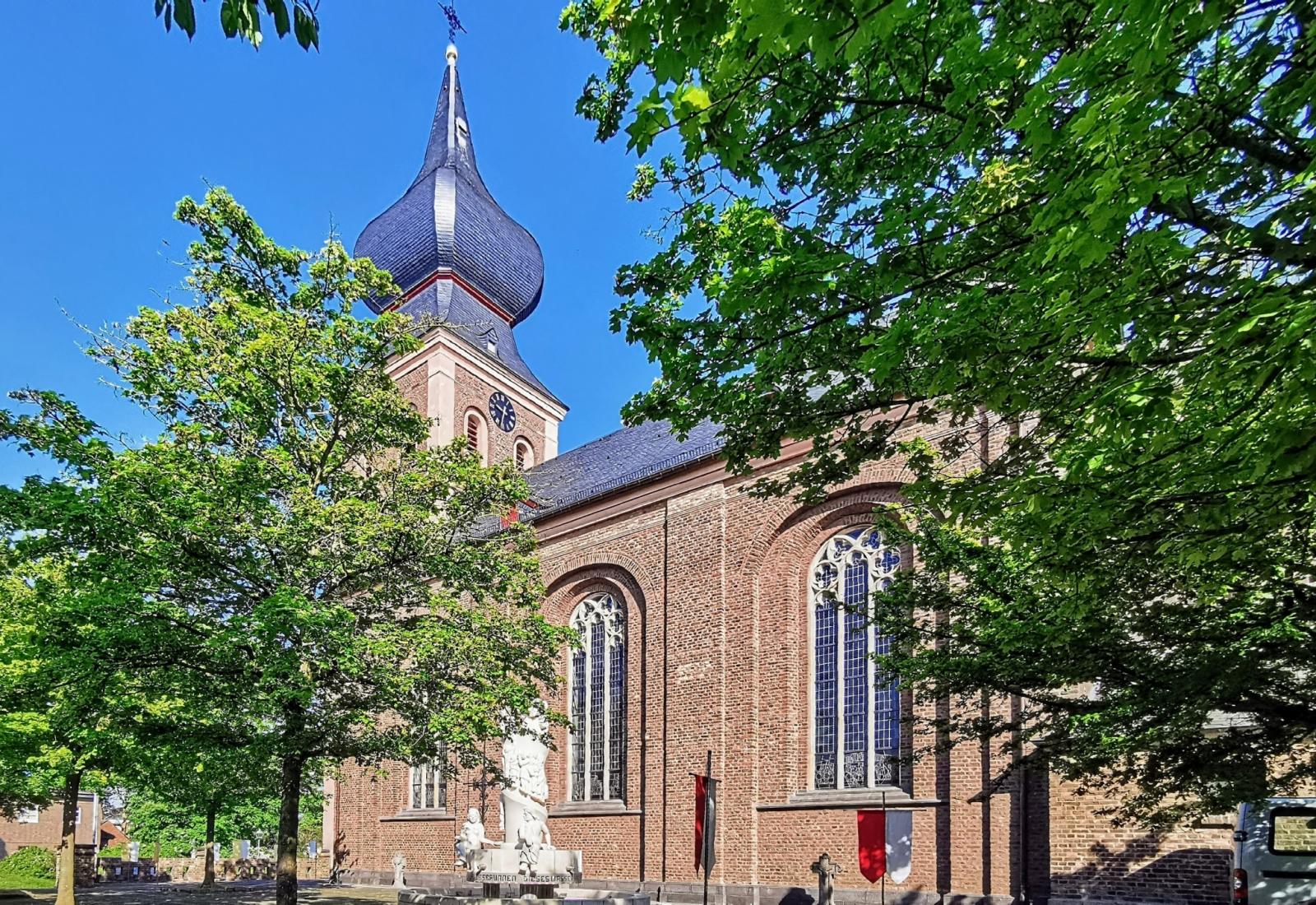 St. Kunibert Erftstadt-Gymnich, Seitenasnicht