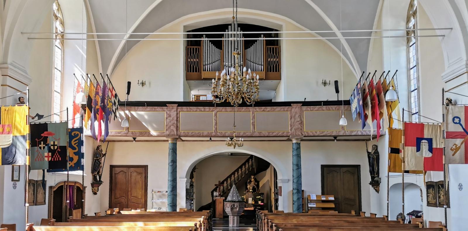 Blick nach Westen zur Orgel
