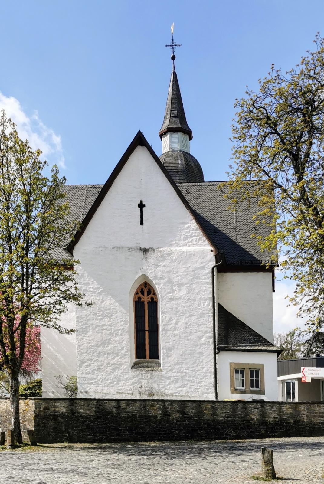 Ev. Kirche in Nümbrecht-Marienberghausen, Ostansicht