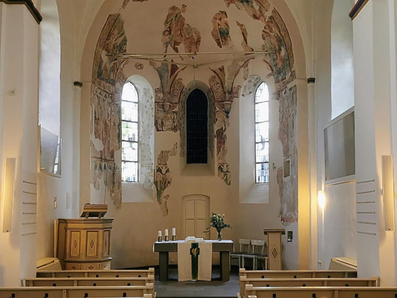 Altarbereich im Chor