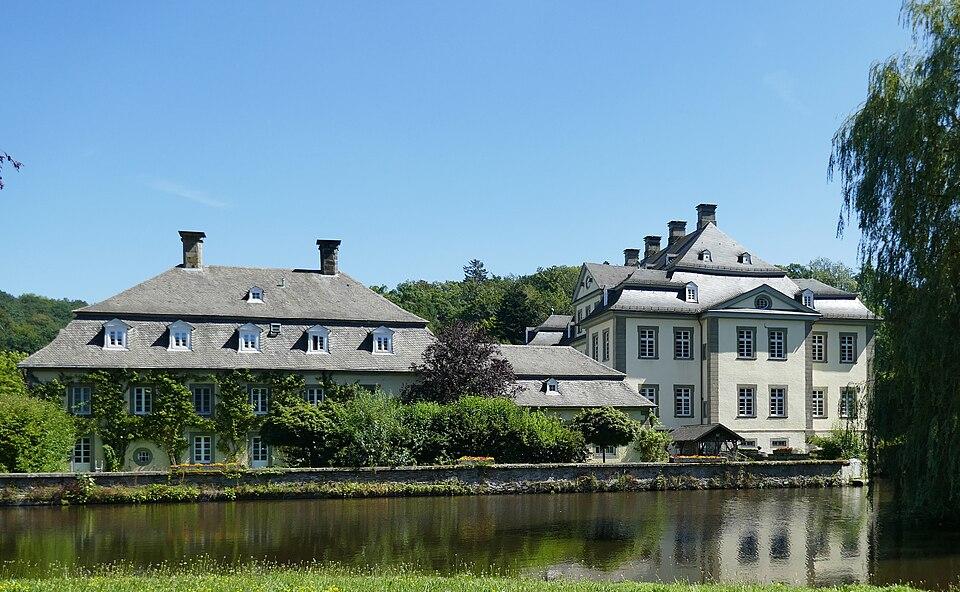 Schloss Körtlinghausen, Westansicht der Gesamtanlage