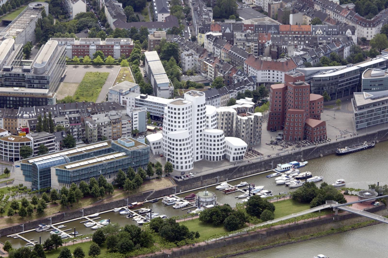Blick auf Gehry-Bauten und WDR