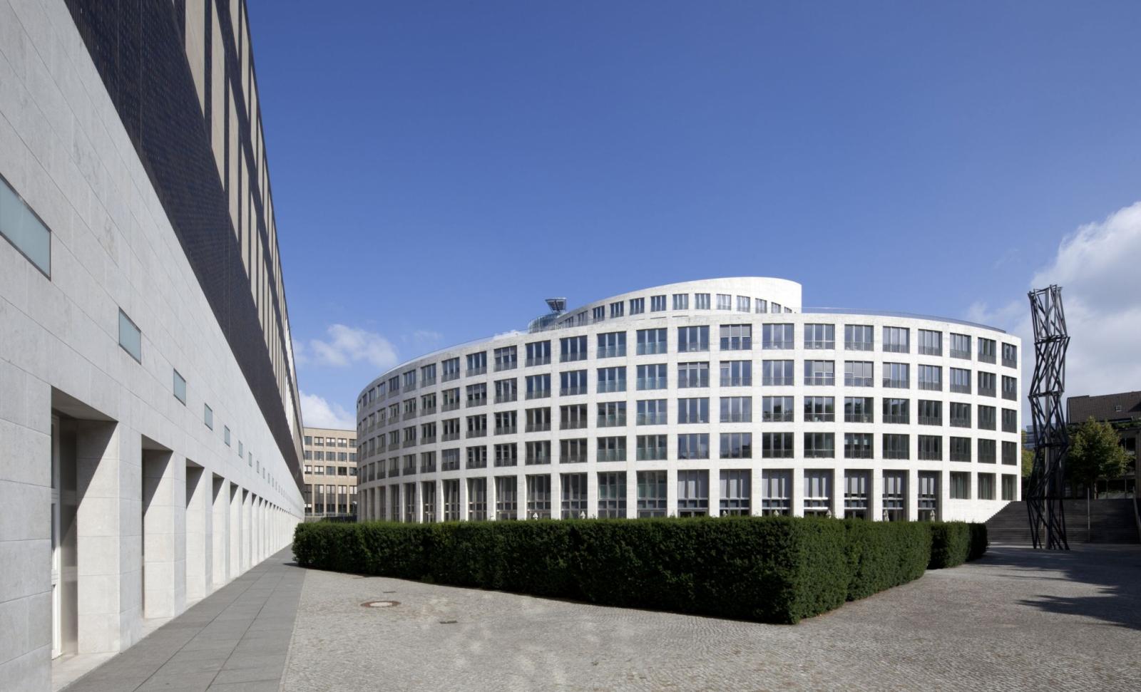 Atriumgebäude O. M. Ungers, hofseitige Außenperspektive 