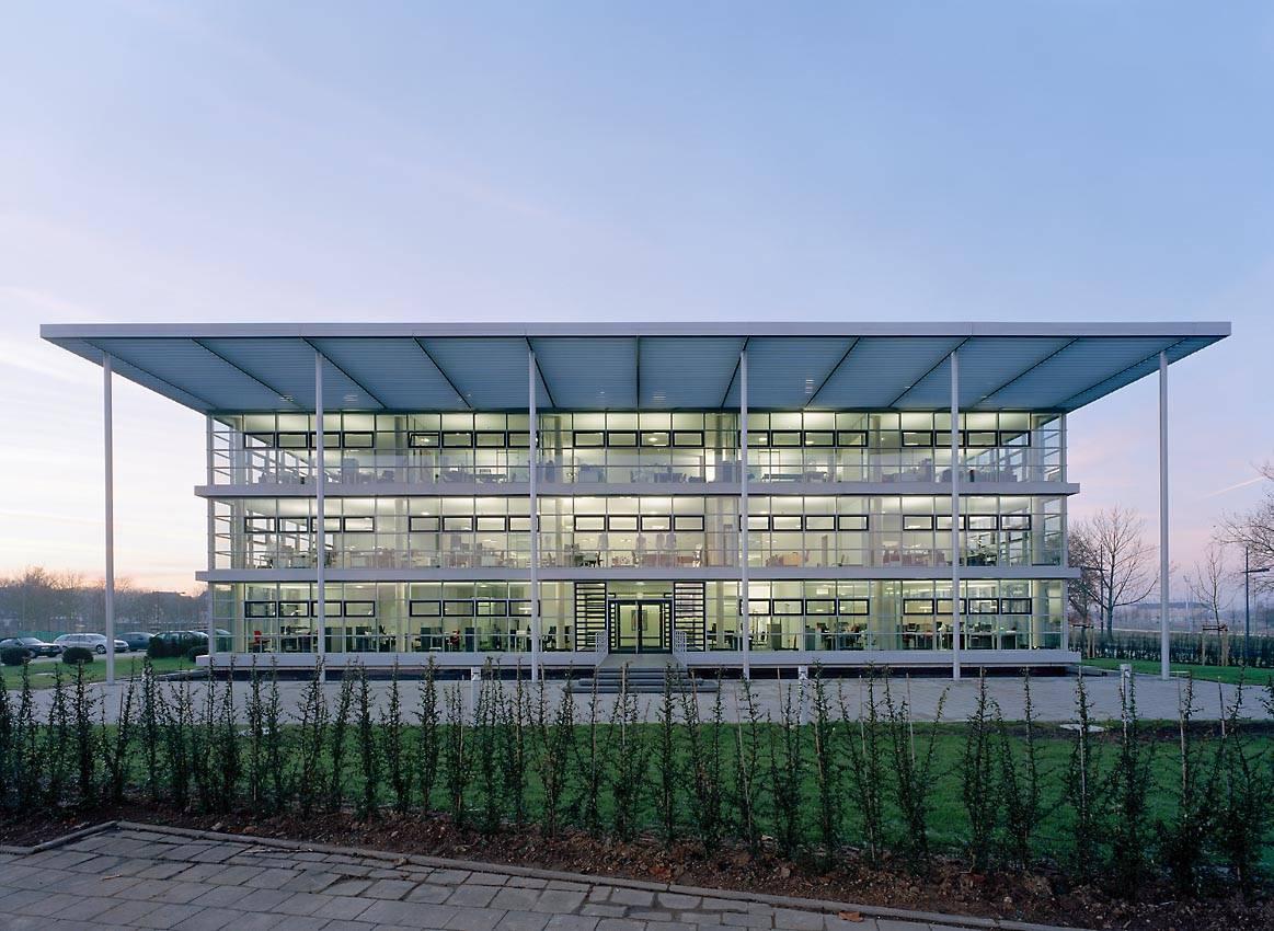Außenansicht frontal van Laak Verwaltungs- und Logistikzentrum