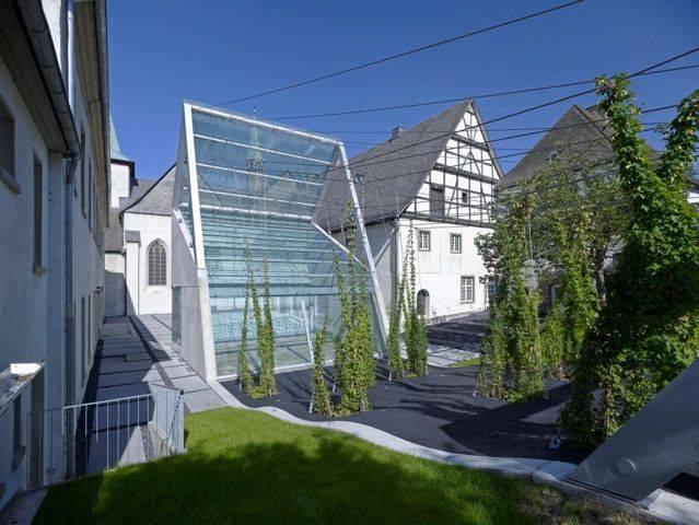 Gesamtansicht Klosterhof mit Lichthaus