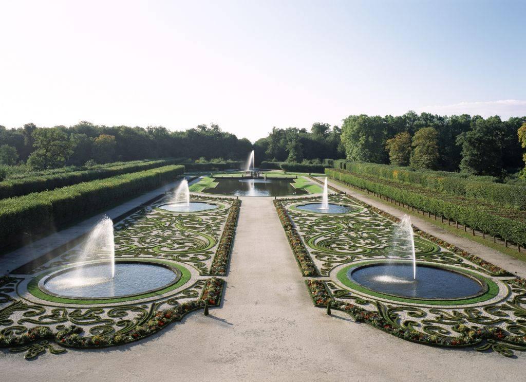 Blick vom Schloss auf das Parterre