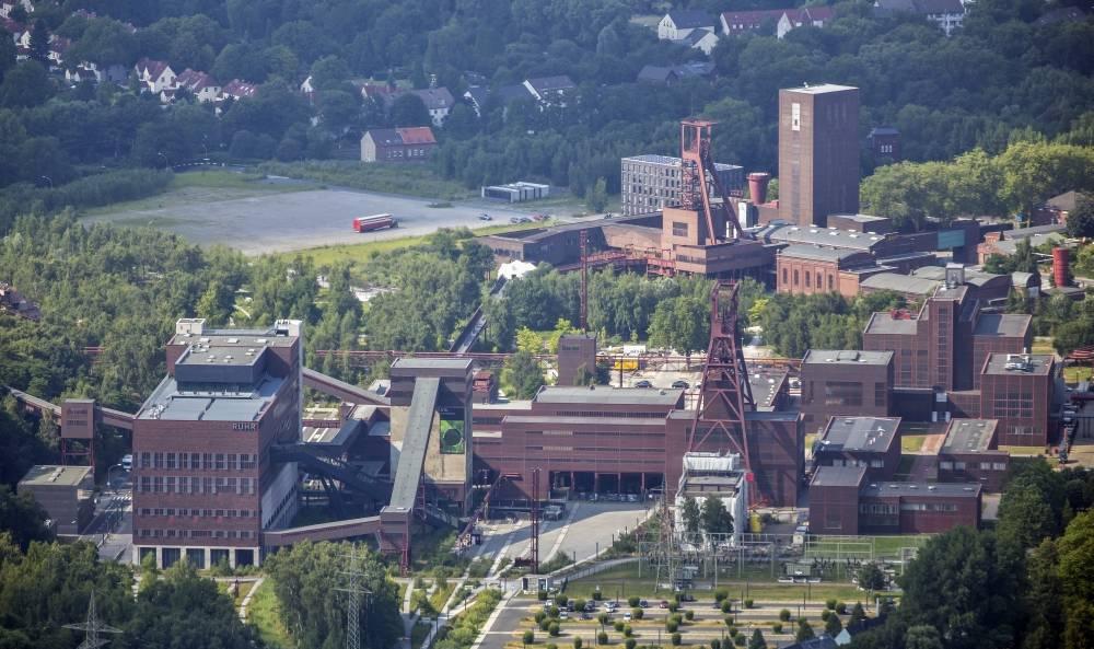 Luftbild mit Blick auf die beiden Fördertürme