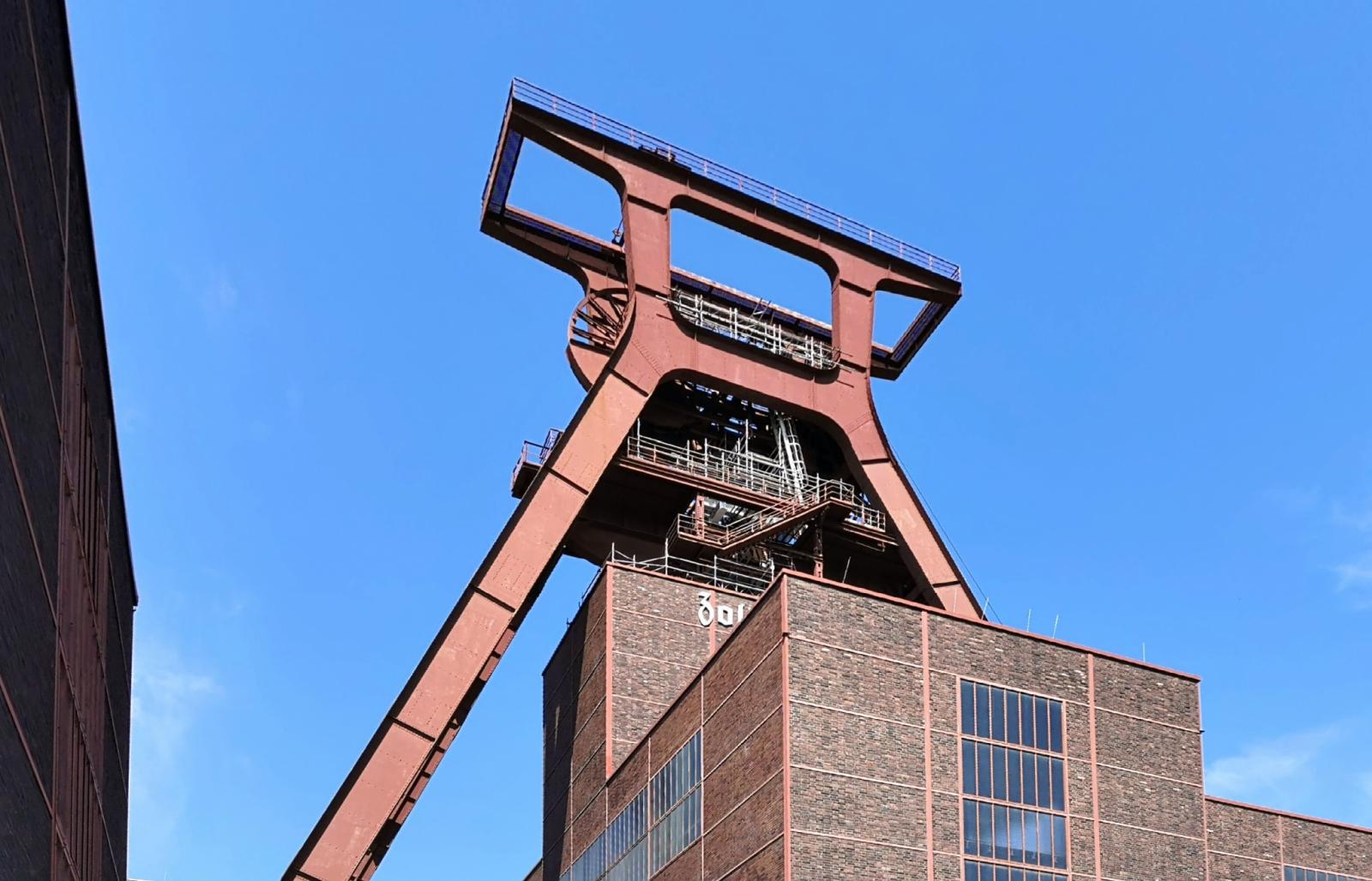 Förderturm Zeche Zollverein Schacht XII