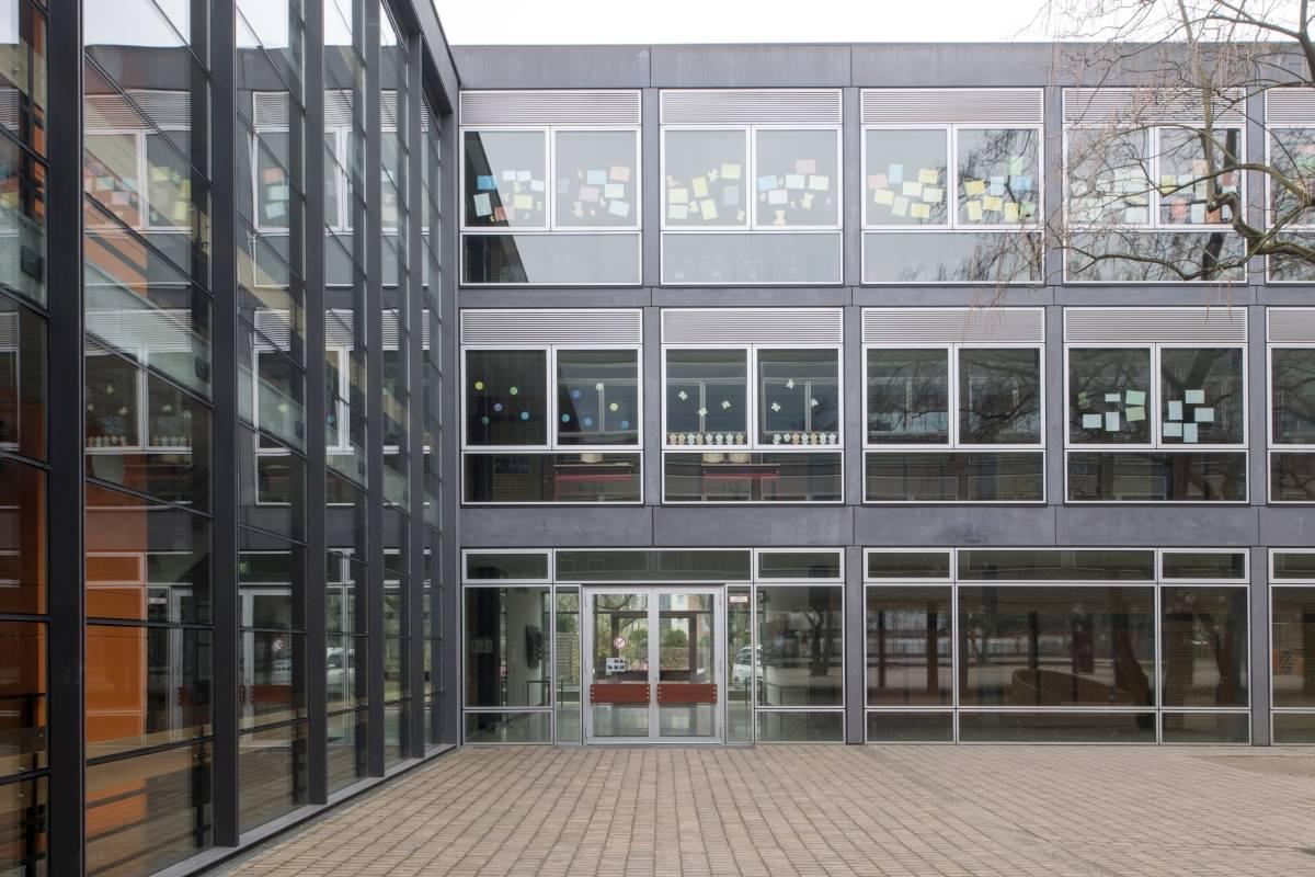 Eingang Hof Rolandschule