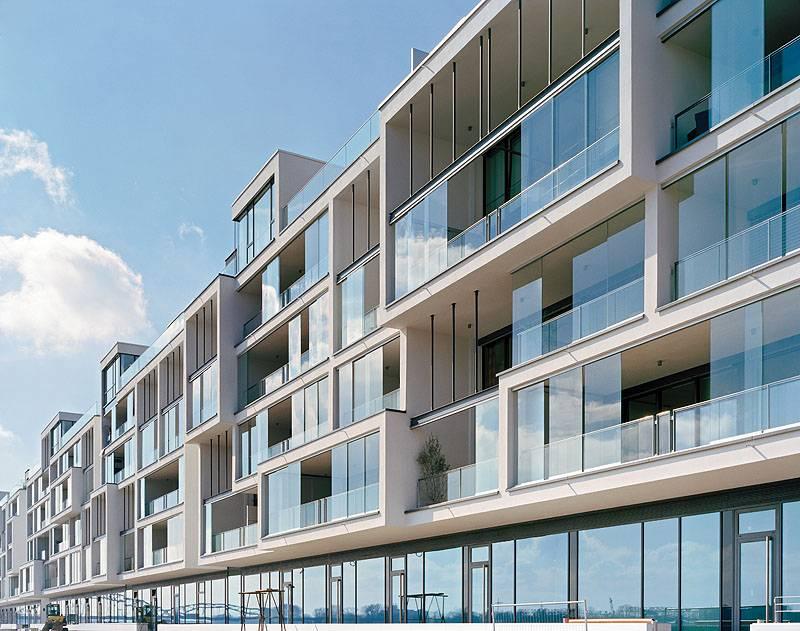 Geöffnete Fassade zum Rhein