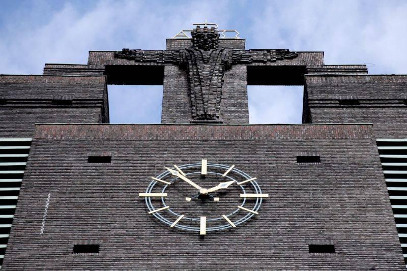 Fassadendetail mit Christus-Figur