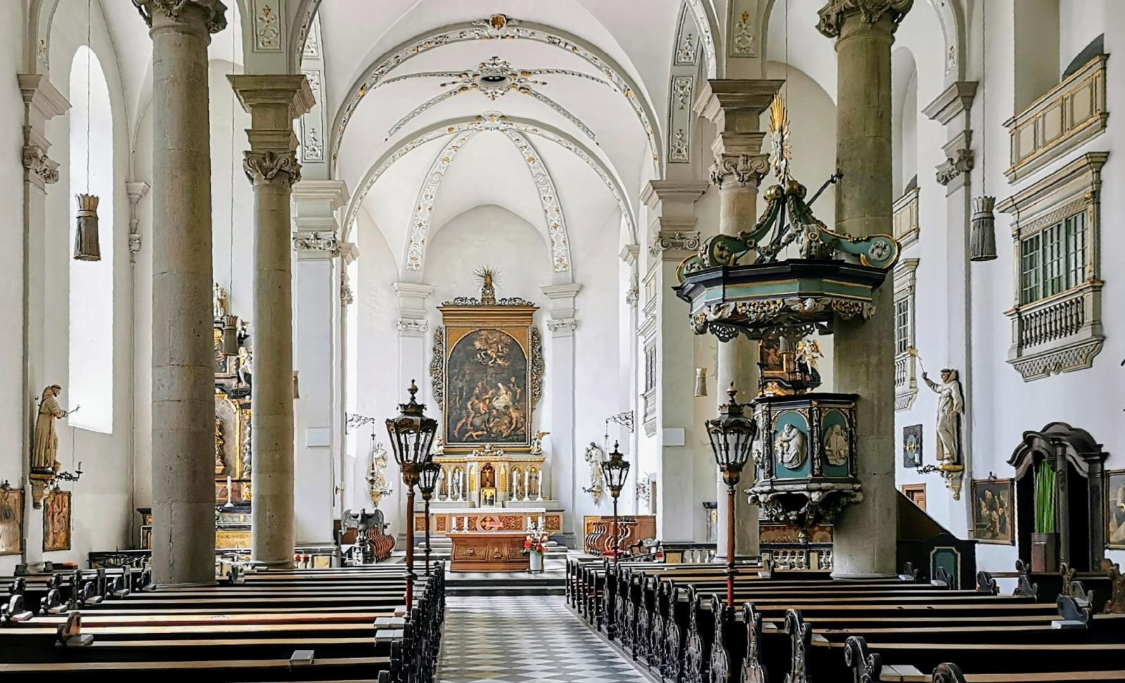 Innenraum mit Blick nach Osten