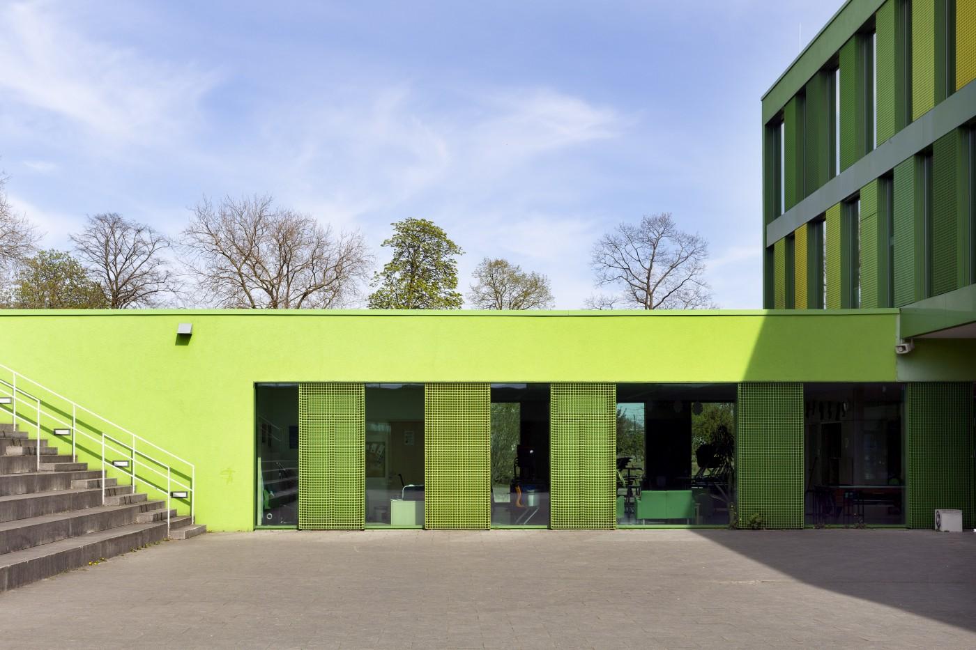 Freiherr-vom-Stein-Gymnasium mit Freitreppe
