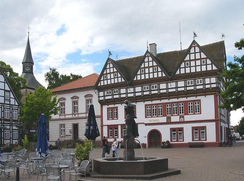 Südfassade Rathaus Blomberg mit Fachwerkgiebeln