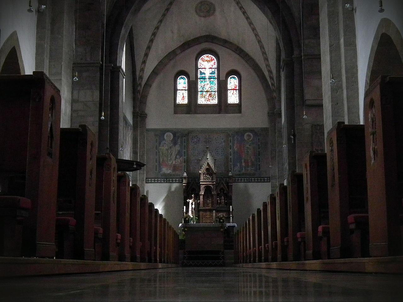 Innenansicht mit Blick zum Altar