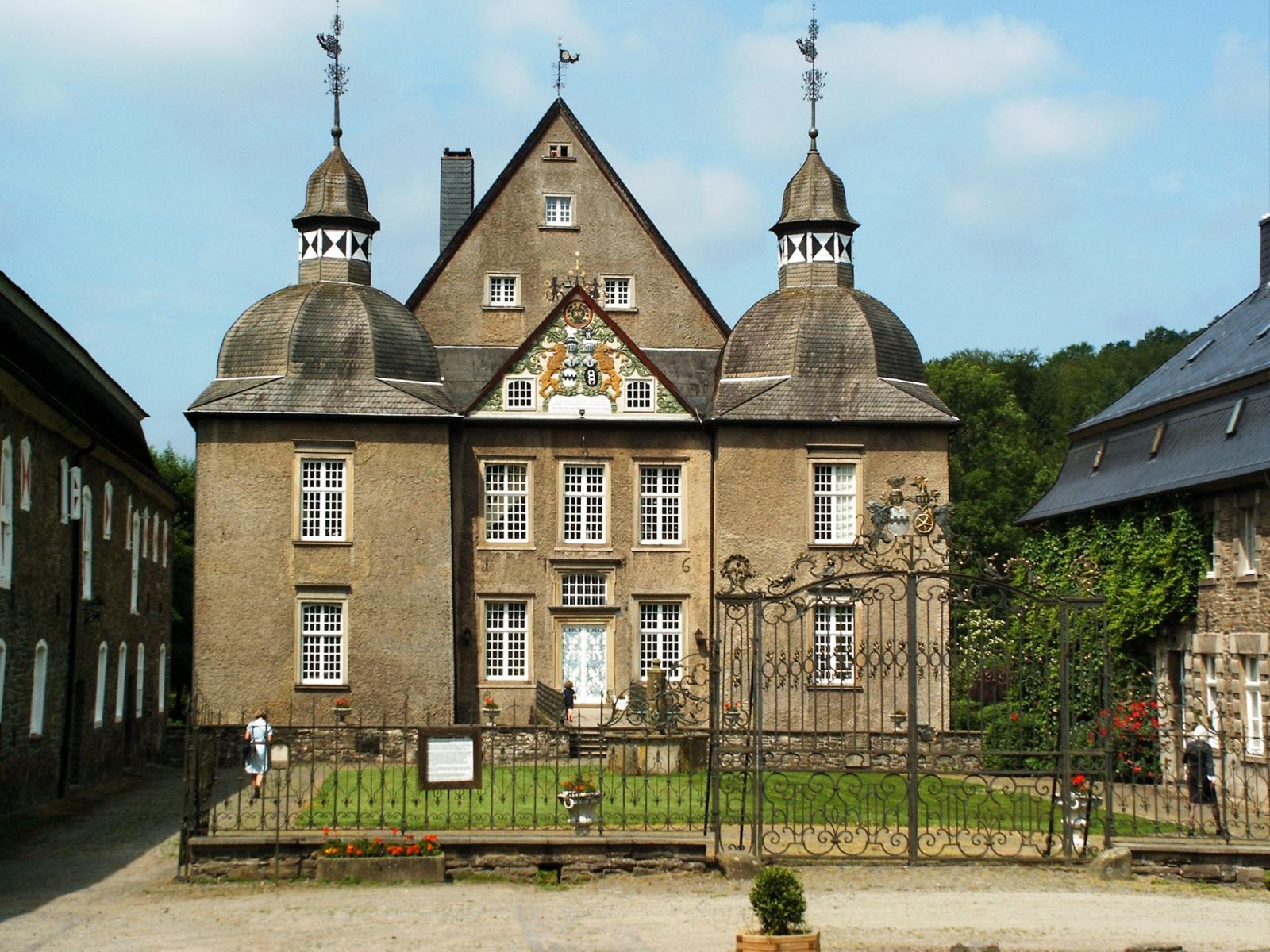 Wasserschloss Neuenhof, Herrenhaus