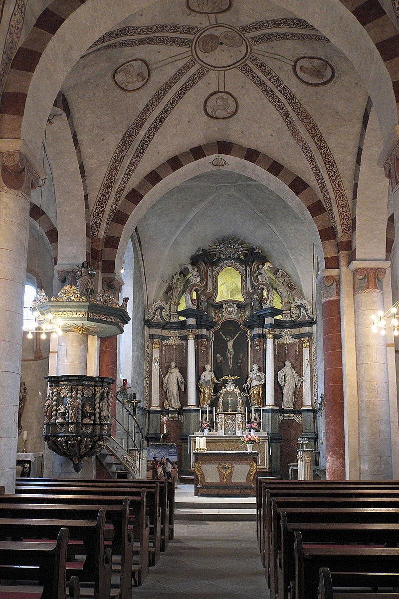 Innenansicht mit Blick zum Chor