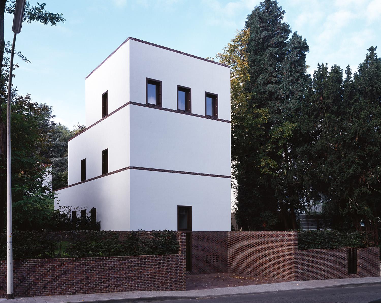 Haus Hundertacht Bonn, Straßenperspektive