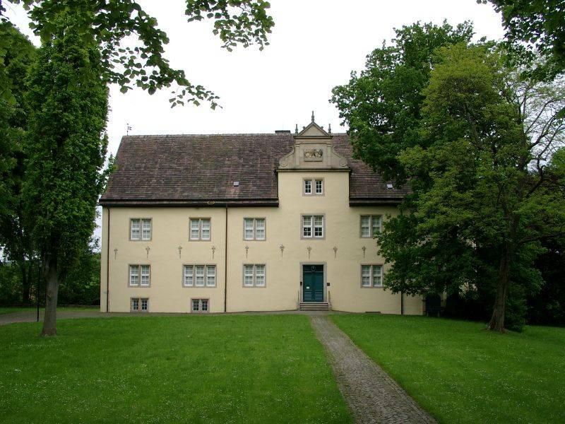 Eingangsfassade des Schlosses