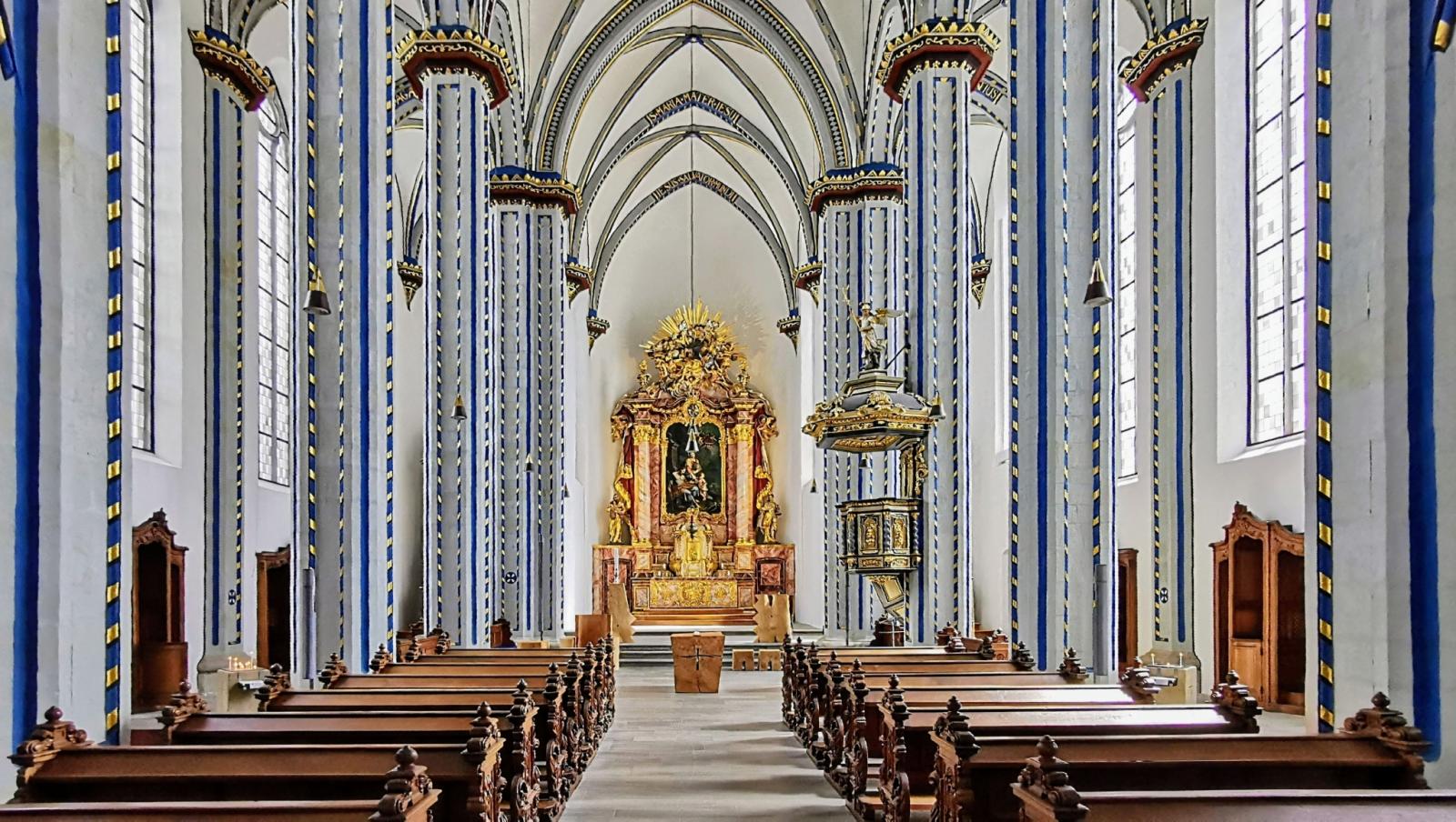 Innenansicht mit Blick zum Chor
