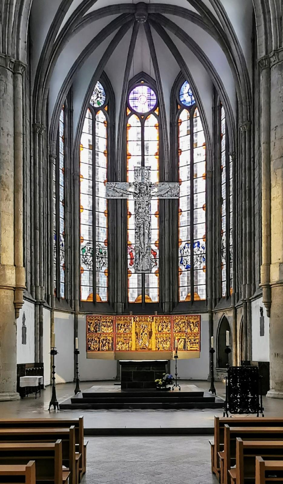 Altarbereich im Osten der Kirche