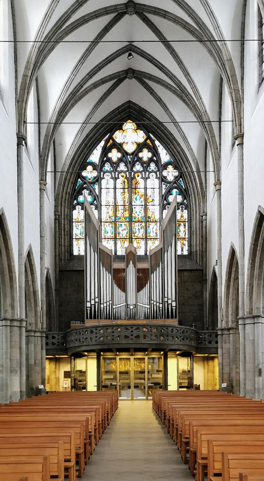 Innenansicht mit Blick zur Orgel, St. Mariä Empfängnis
