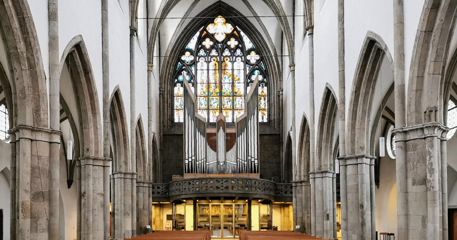 Innenansicht mit Blick zur Orgel, St. Mariä Empfängnis