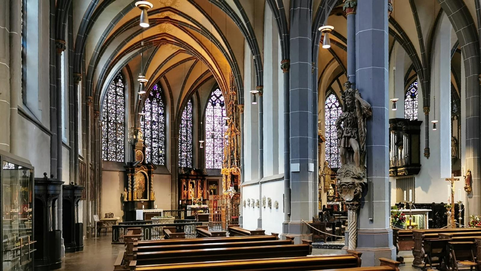 Blick in den Chorumgang St. Lambertus Düsseldorf