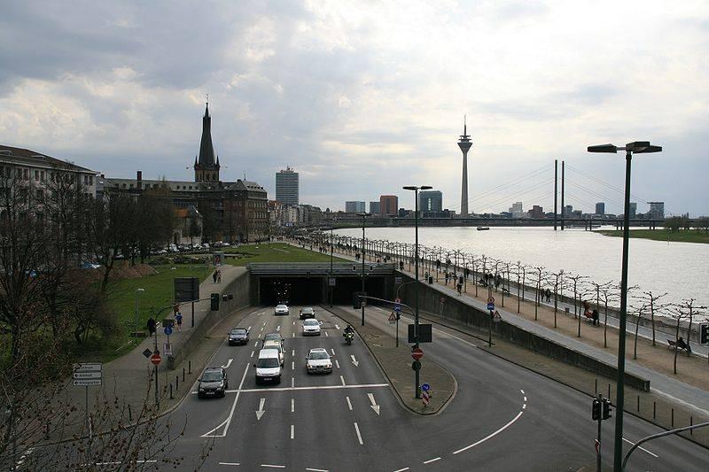 Rheinufertunnel, Blick von der Oberkasseler Brücke in Richtung Altstadt