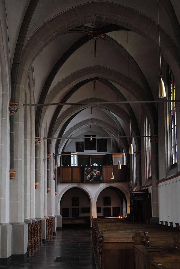 Blick in Seitenschiff
