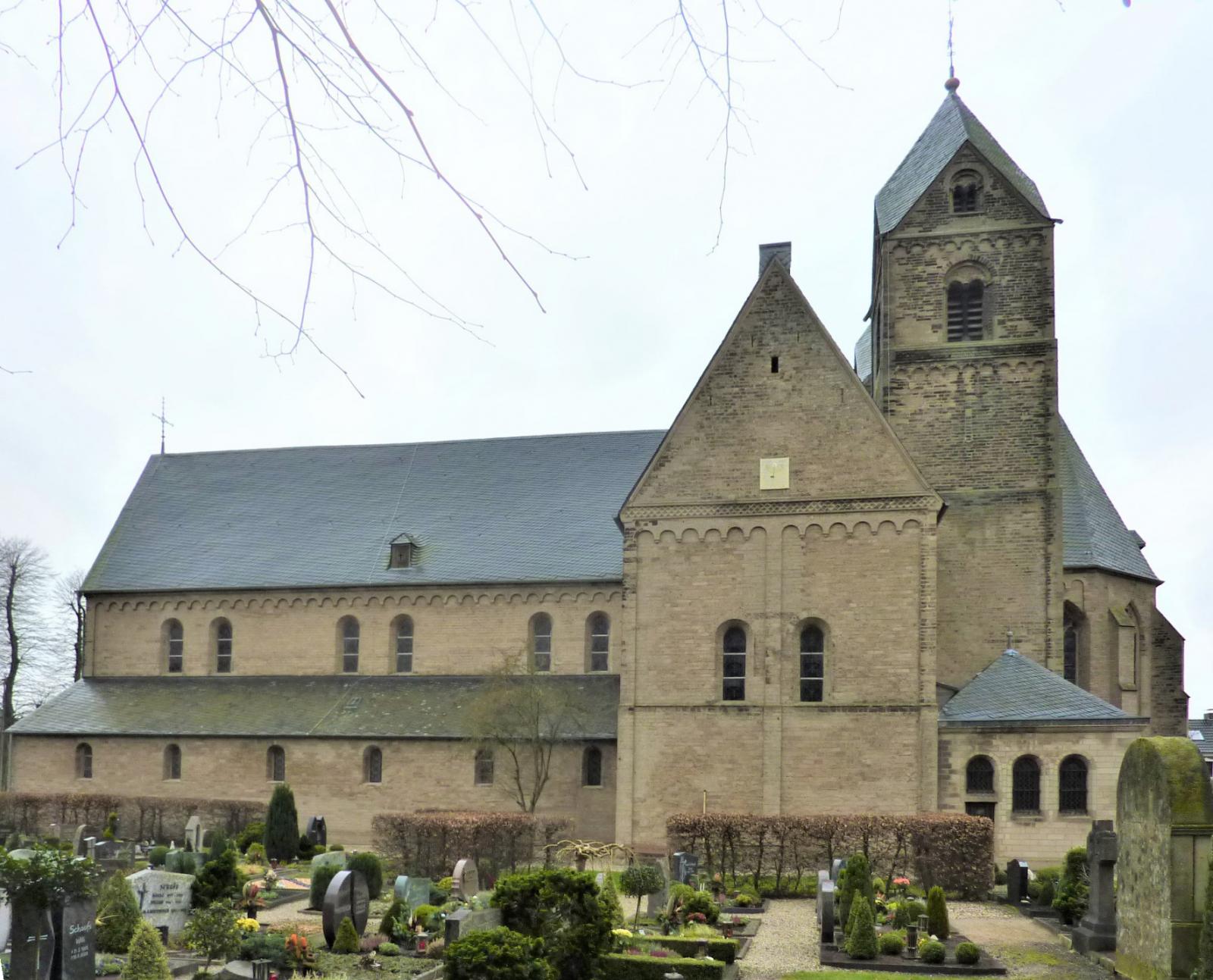 Seitenansicht St. Clemens in Wissel von Süden