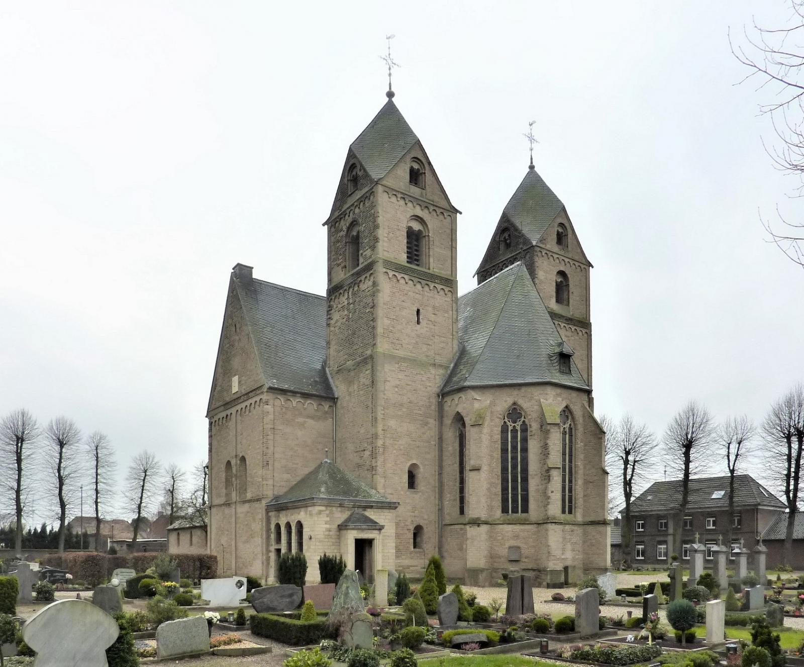 Südostansicht mit Chor