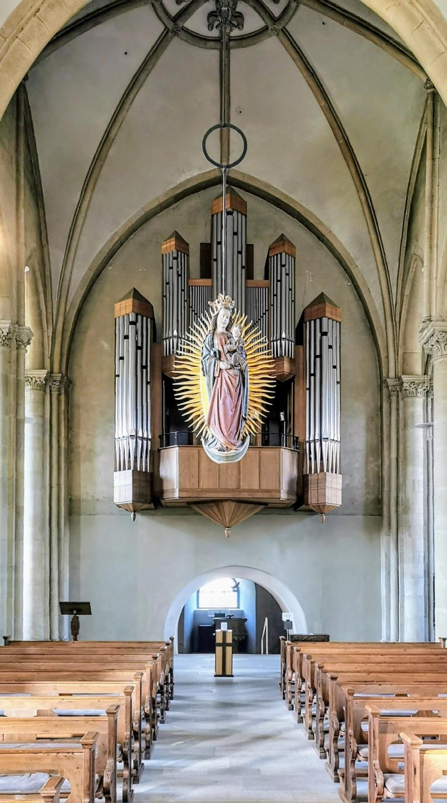 Blick zur Orgel