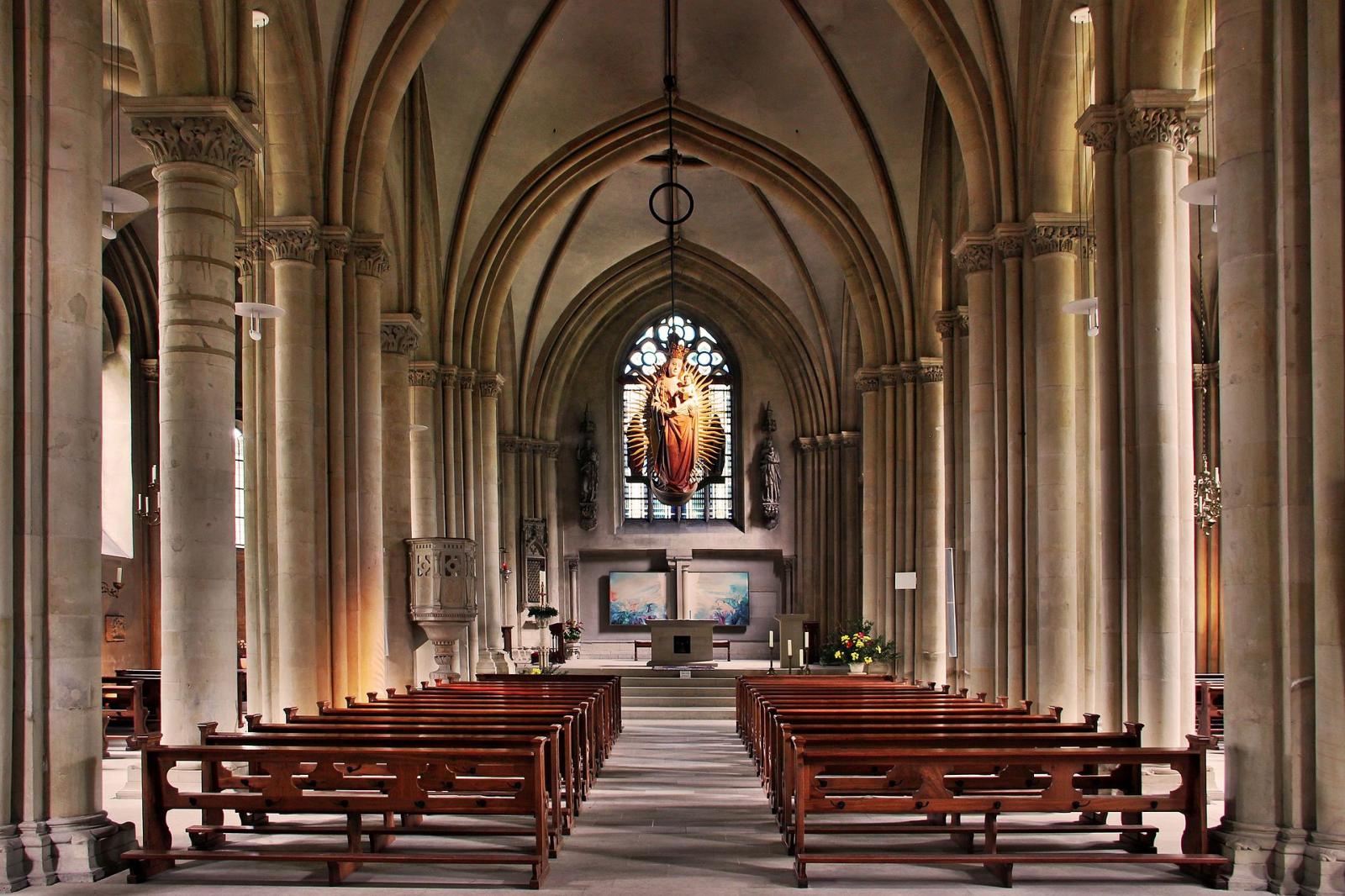 Innenansicht St Johann der Täufer