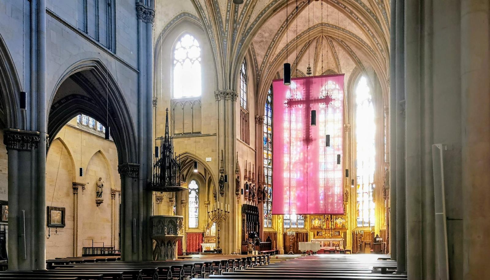 Kirchenraum, Blick Richtung Chor