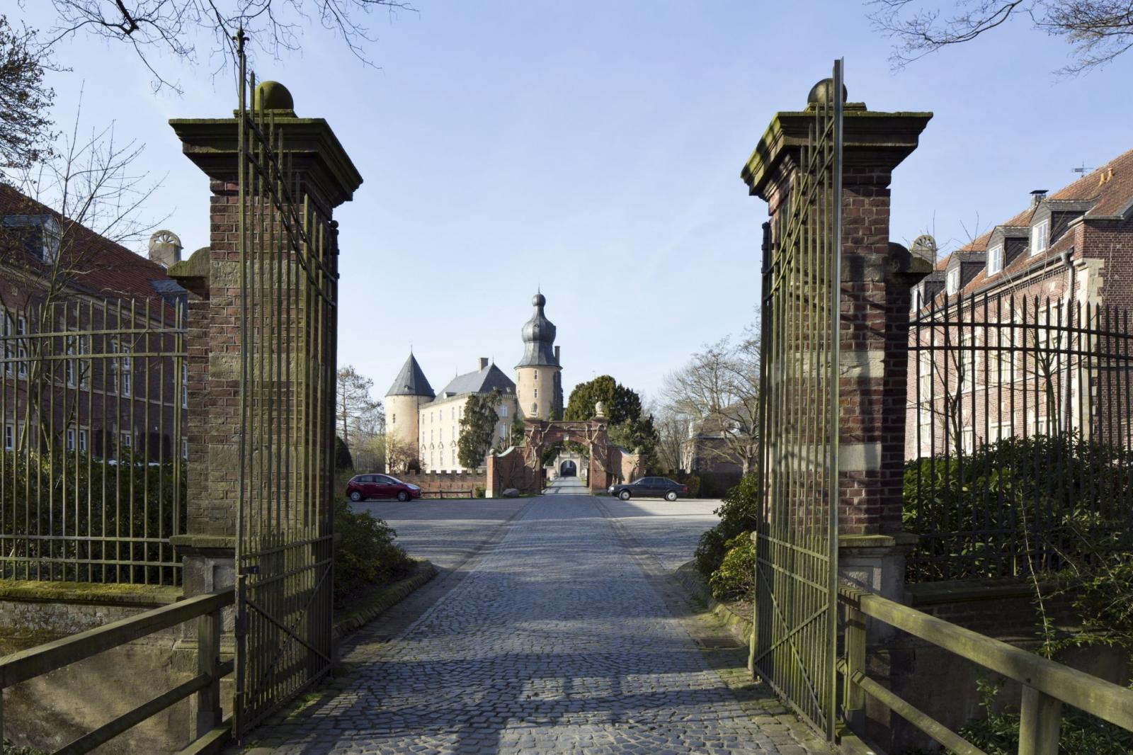 Eingangstor zur neuen Vorburg an der Coesfelder Straße
